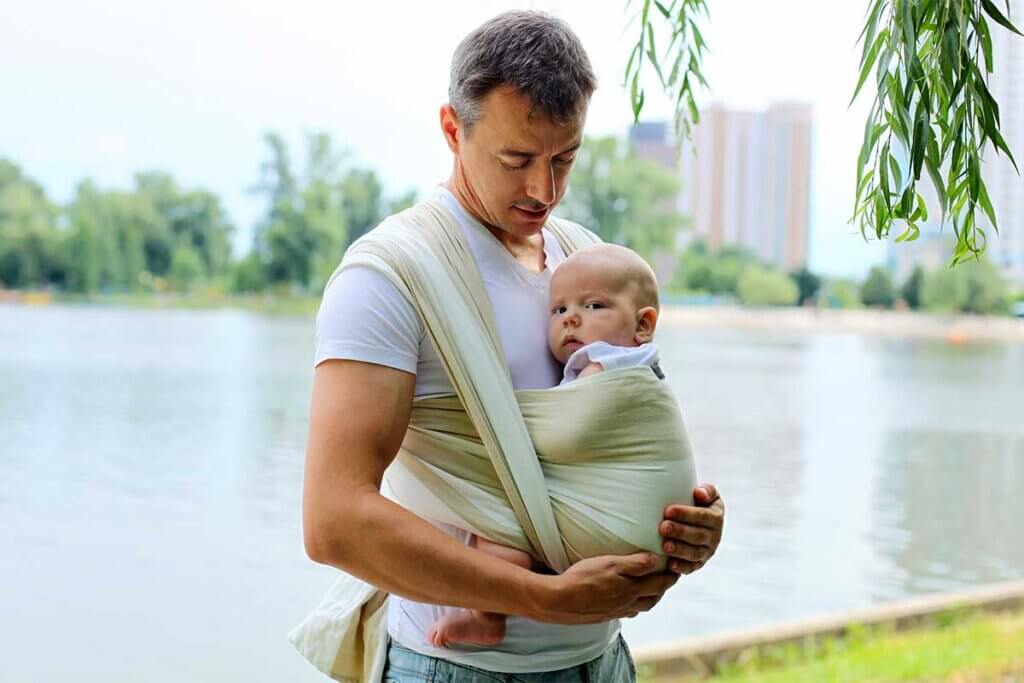  Baby carrier position