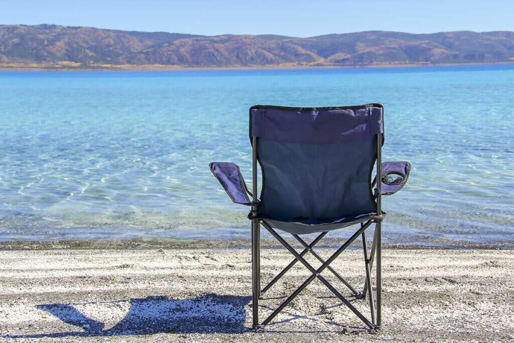 blue_camping_chair_on_beach