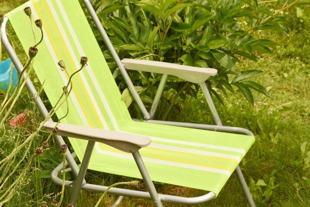 folding_chair_in_garden