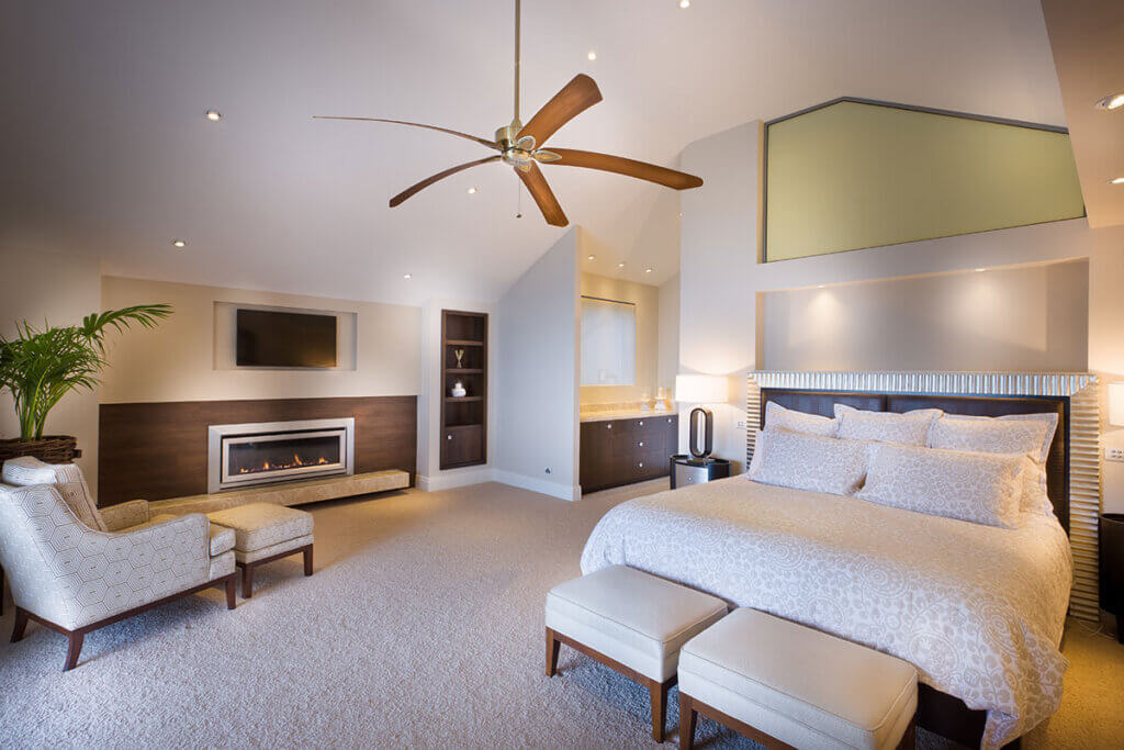 Room with wooden fan on the ceiling