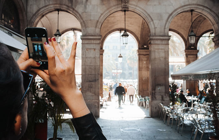 photographing with the smartphone