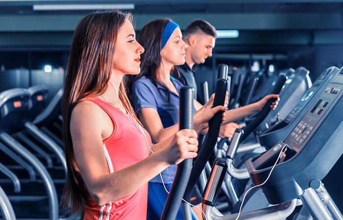 crosstrainer with athletic people at the gym