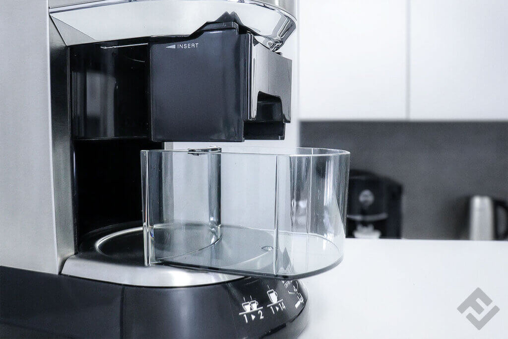 Side view of De'Longhi electric coffee grinder