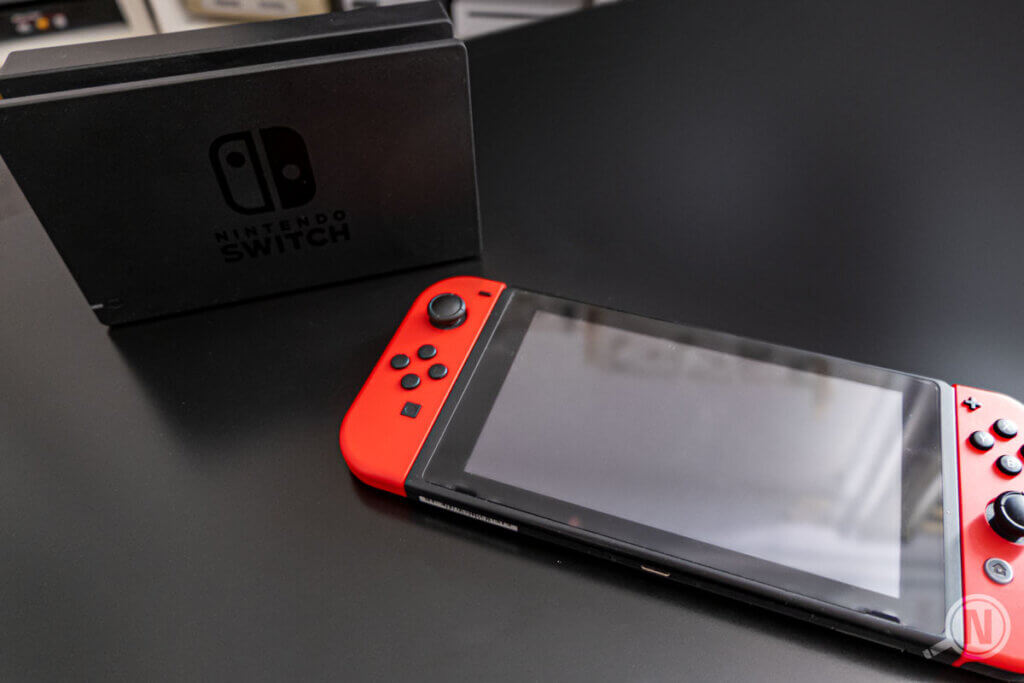  Switch in handheld mode with base