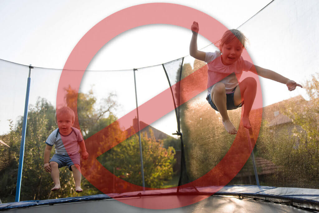 Caution Danger of jumping together on the garden trampoline