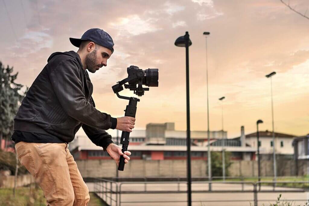 photographer uses gimbal for work