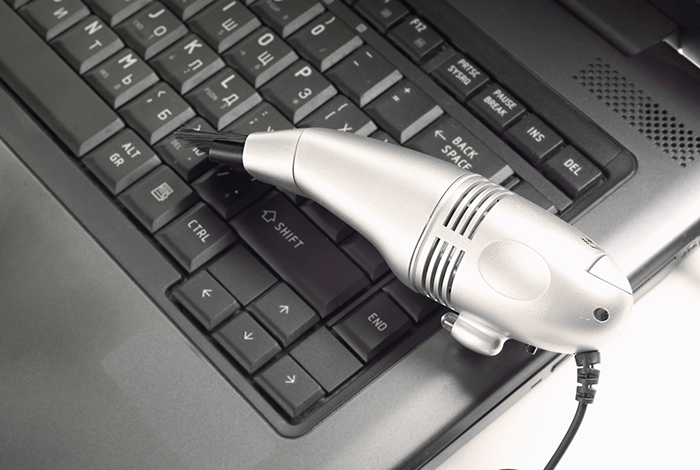 The mini hoover is ideal for cleaning keyboards.
