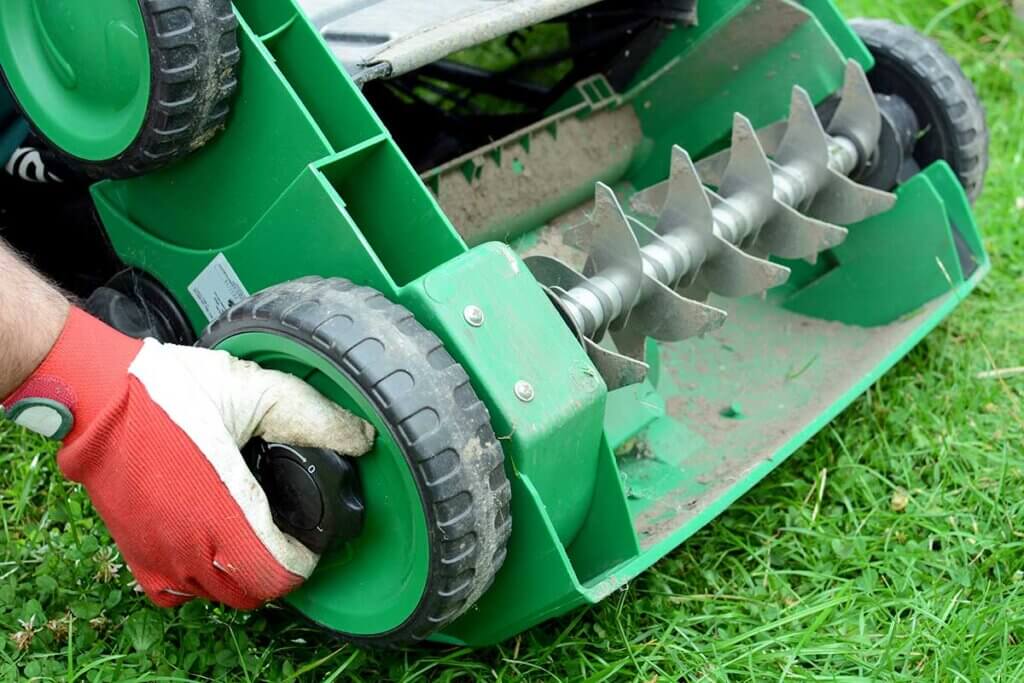 The blade roller of a scarifier.
