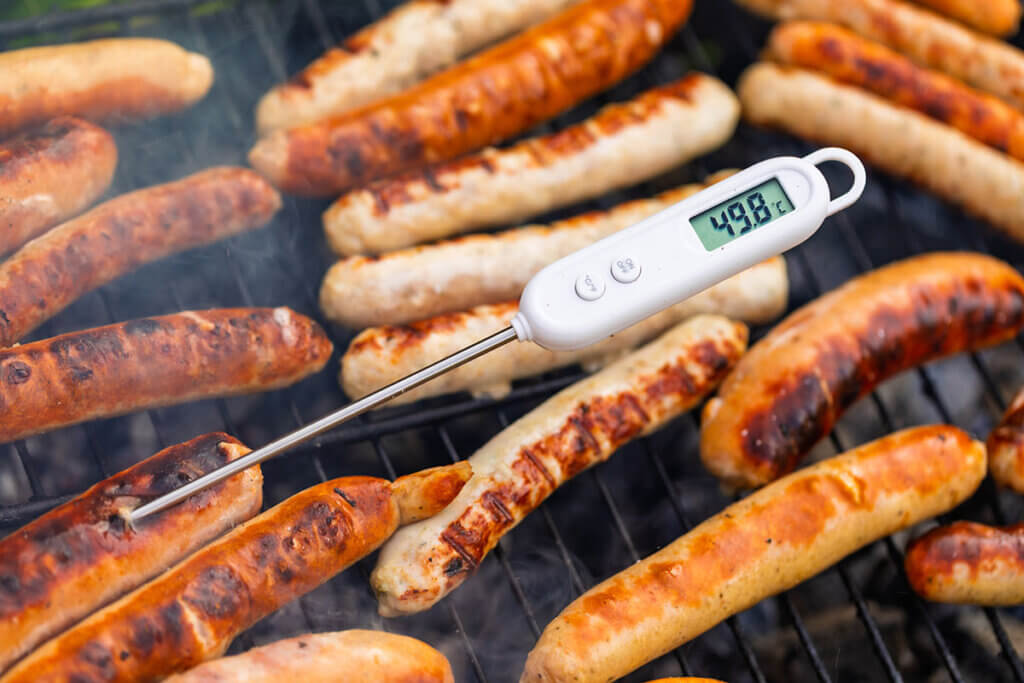 temperature_of_bratwurst_gets_measured