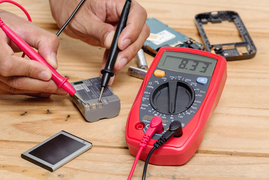 Checking the multimeter battery