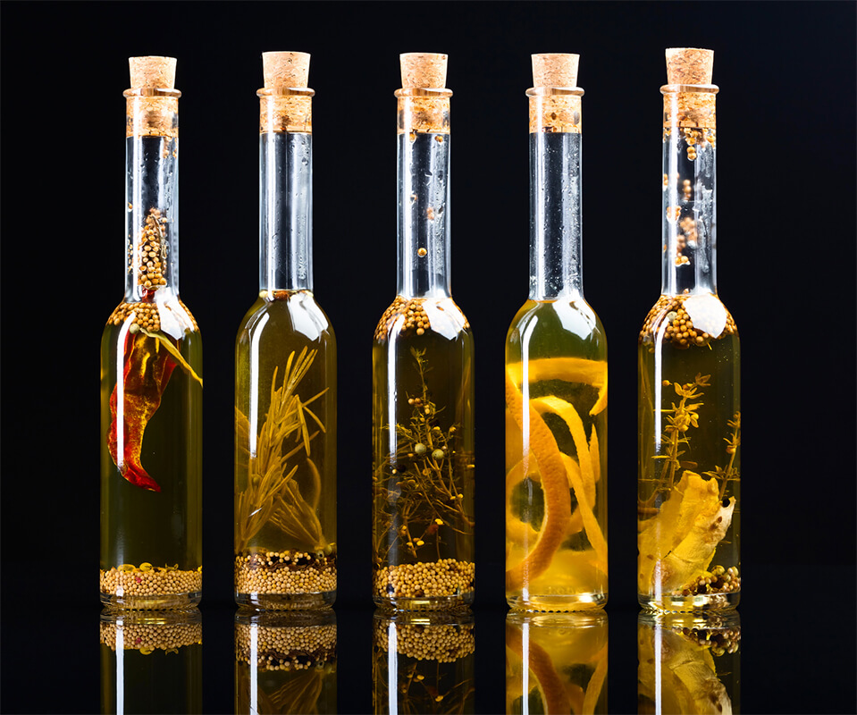 olive_oil_with_spices_and_herbs