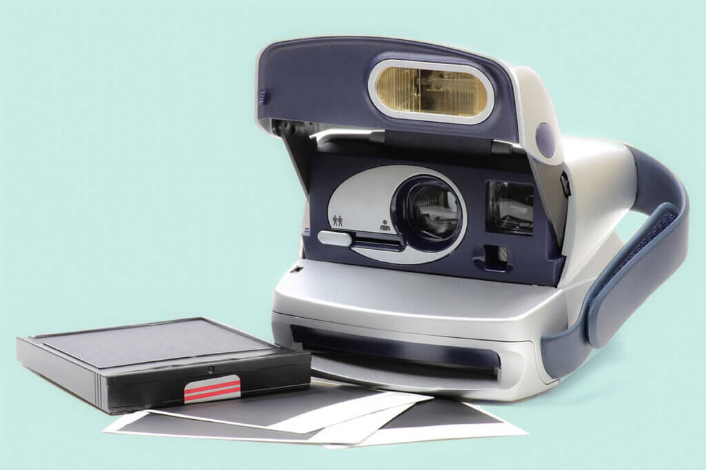 Polaroid camera with cassettev
