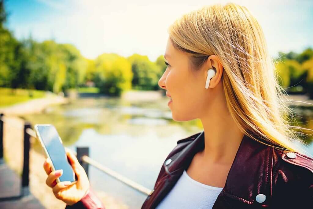 woman with earbuds