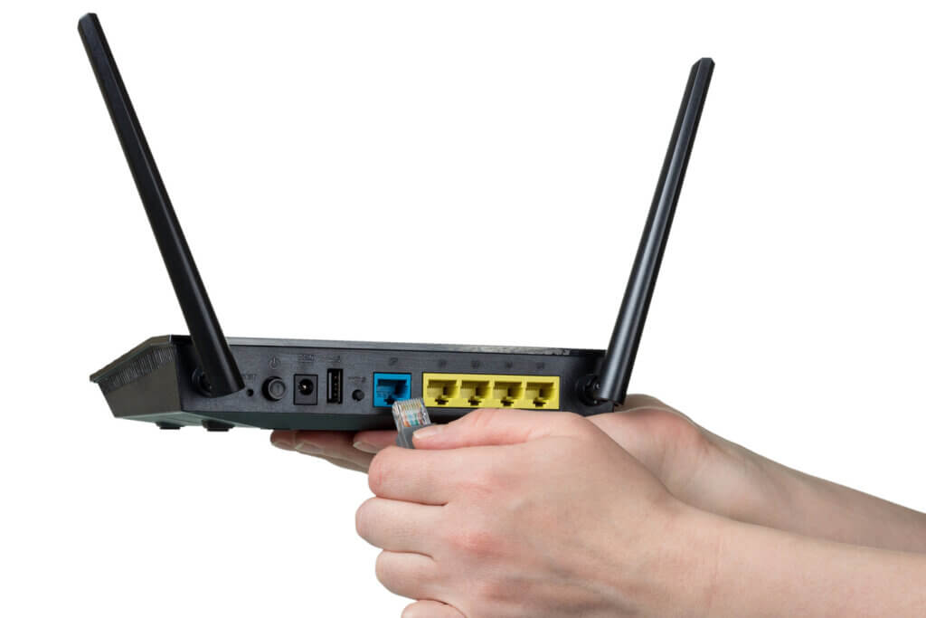 Meanwhile, setting up a router is very easy. Often the network sets itself up according to the plug-and-play principle.
